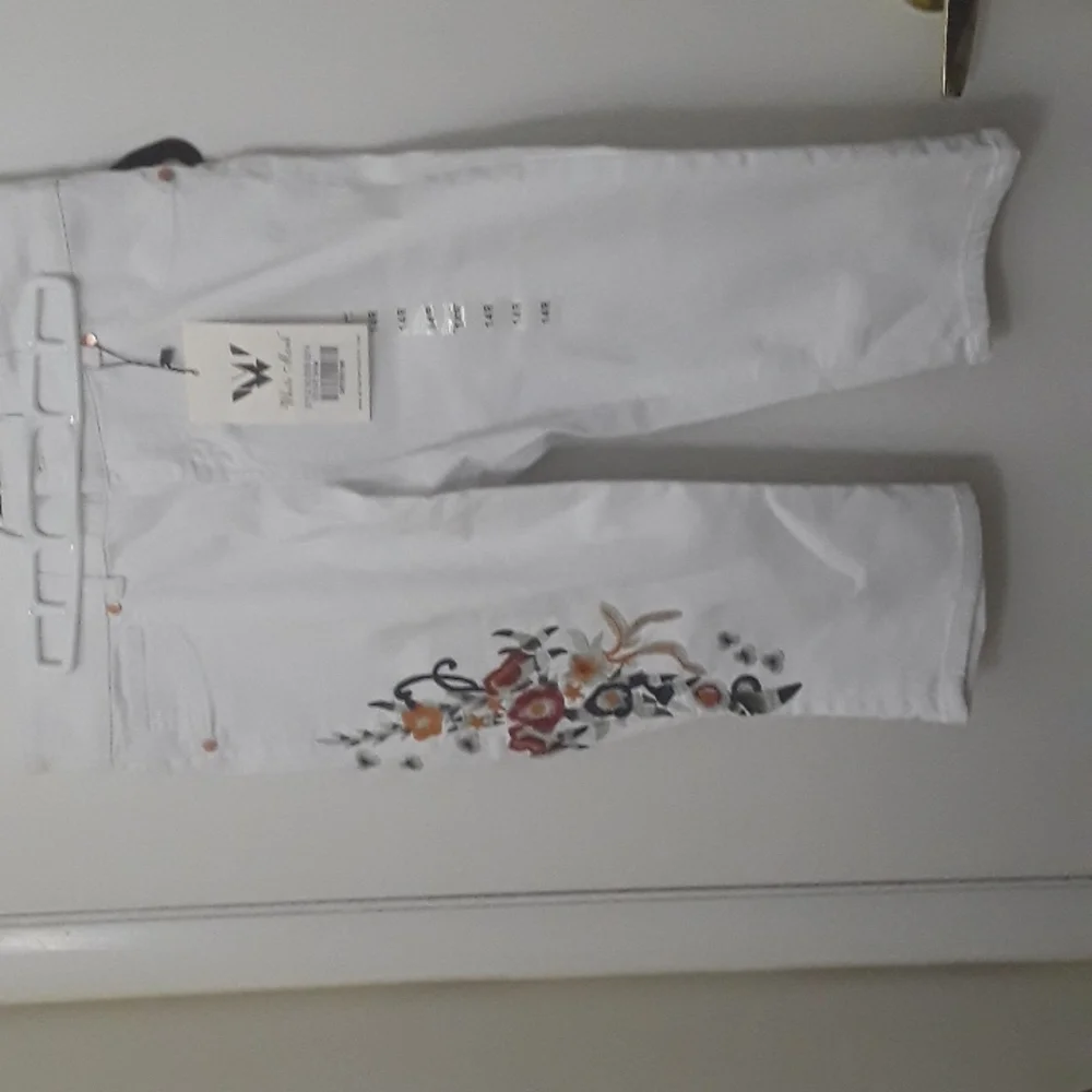 Capris - Picture 2 of 3
